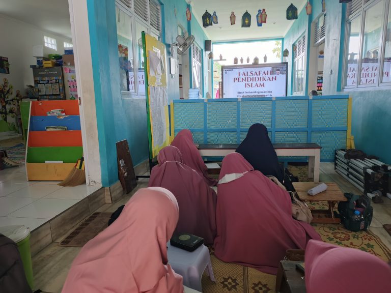 Menimba Ilmu untuk Menguatkan Visi: Halaqah Ilmiah Ustadz dan Ustadzah Daarussalaam